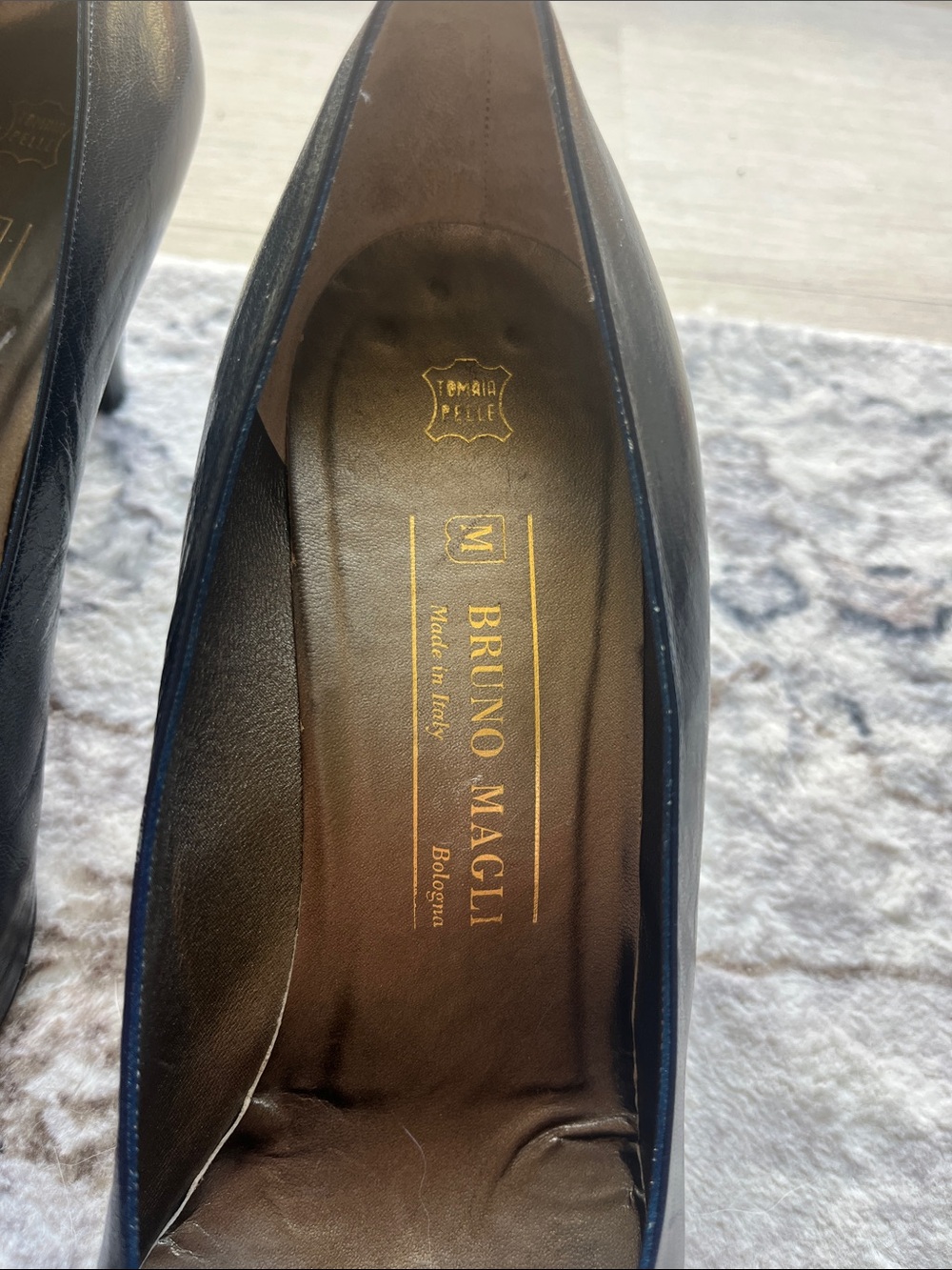 Vintage Bruno Magli Navy blue Leather Pointed Toe Pumps with Silver Accent - Picture 4 of 11
